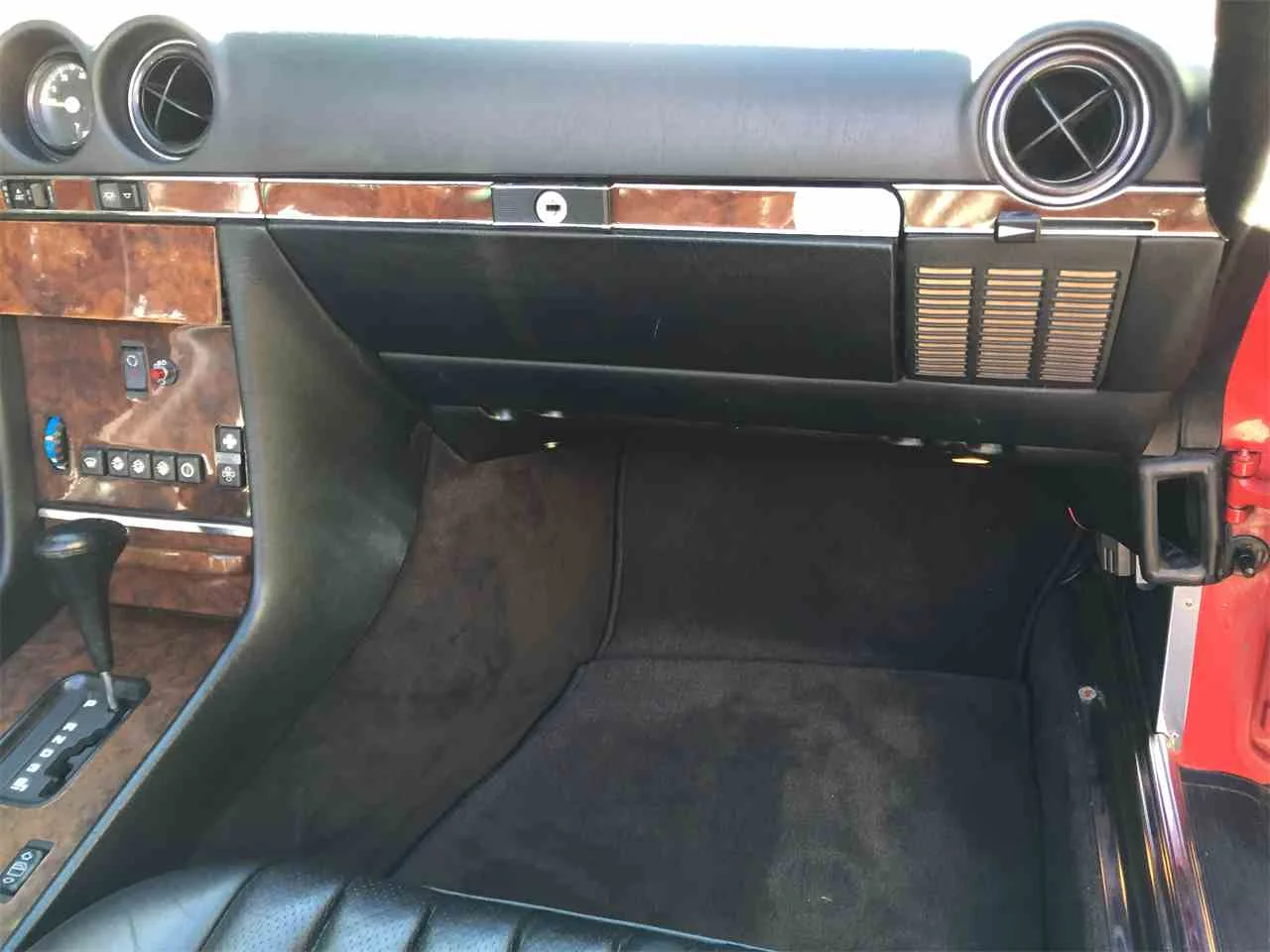 8119140-1989-mercedes-benz-560sl-std-c.jpg