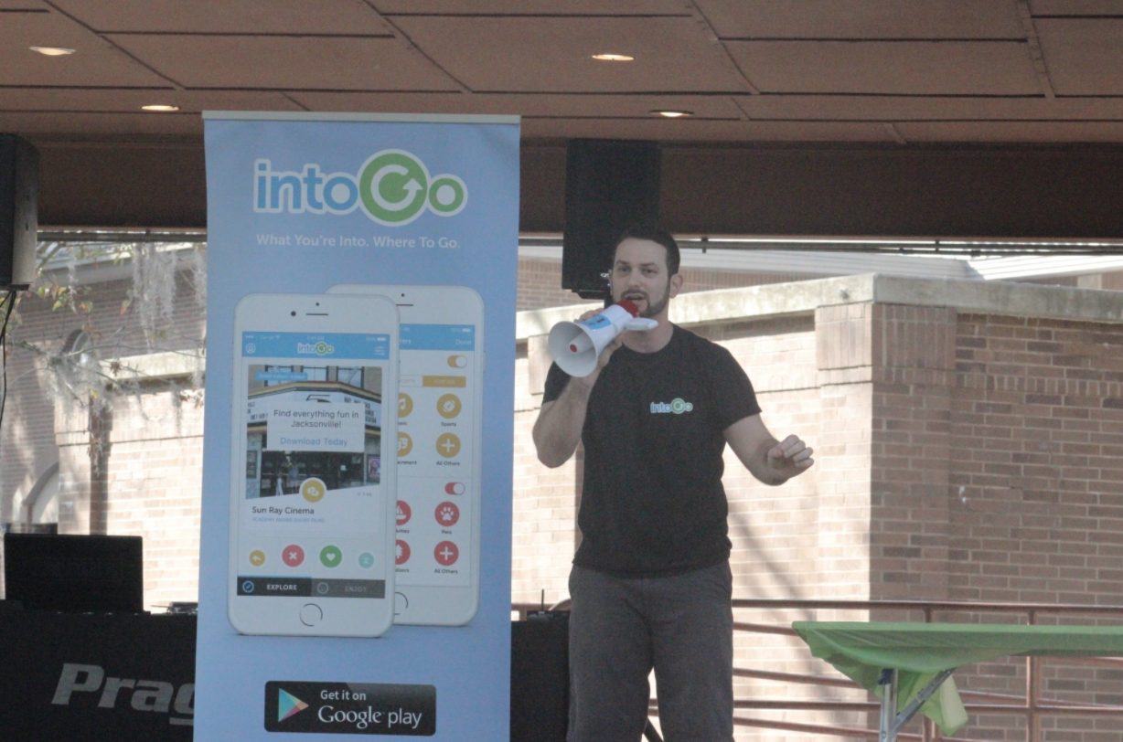 Winning pitcher Zachary Schwartz woos the crowd with a pitch on his product IntoGo, a smartphone app that helps users find fun on the go.