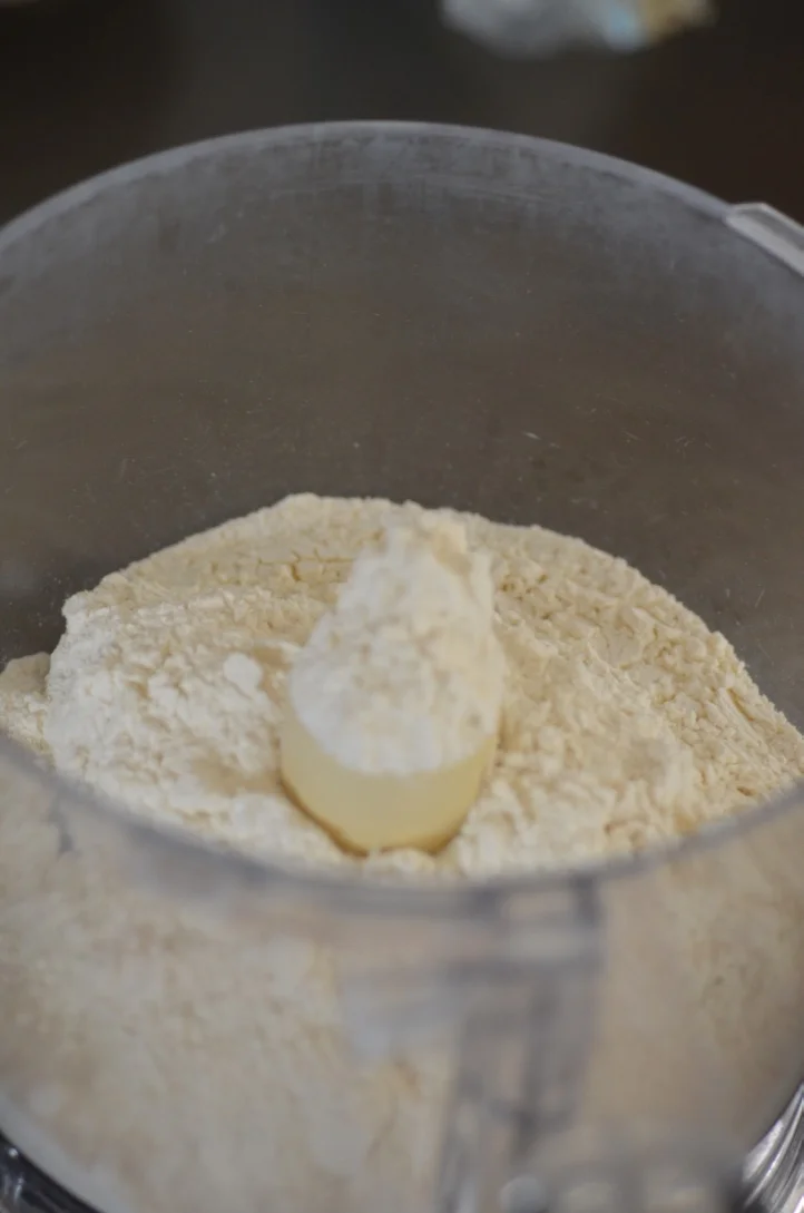 Here's a peak at what the dry ingredients should look like after pulsing in the butter...just a little chunky and crumbly. 