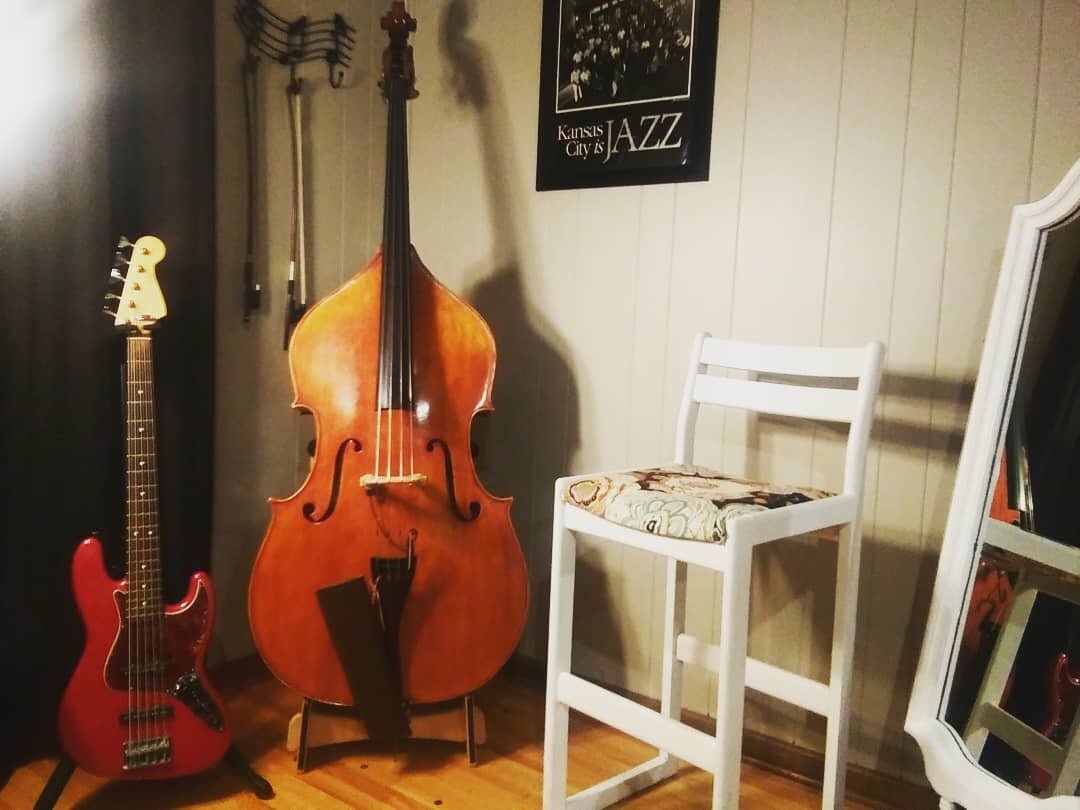 Working on a new project tonight... Will share more soon!
.
.
.
#bass #electricbass #doublebass #bassistofig #jazz #jazzmusician #professionalmusician #kcmusic #music #videoproject