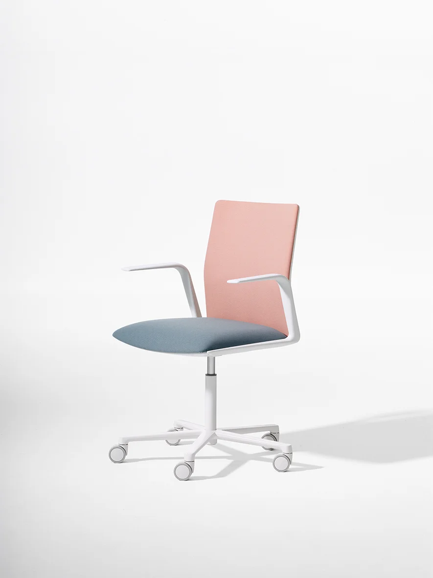 Arper_Kinesit_taskchair_5ways_front-face-upholstery_armrests_4811.jpg