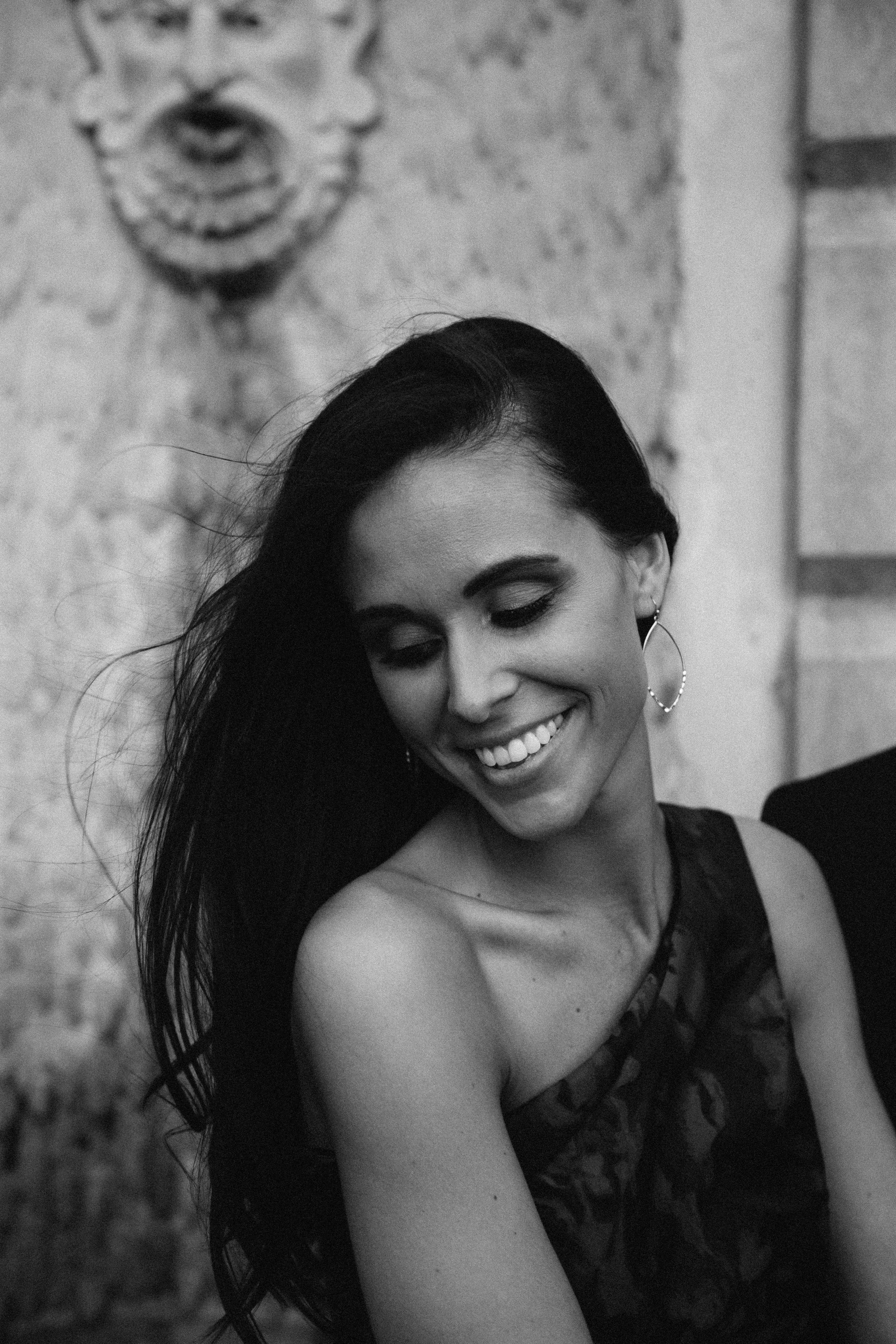 An elegant St. Louis, Mo engagement session with Ashley Pieper Photography. Cristina and Will are a match made in heaven. They are giggly and fun and totally in love! St. Louis based traveling and destination wedding photographer for the genuine and creative couple in love.