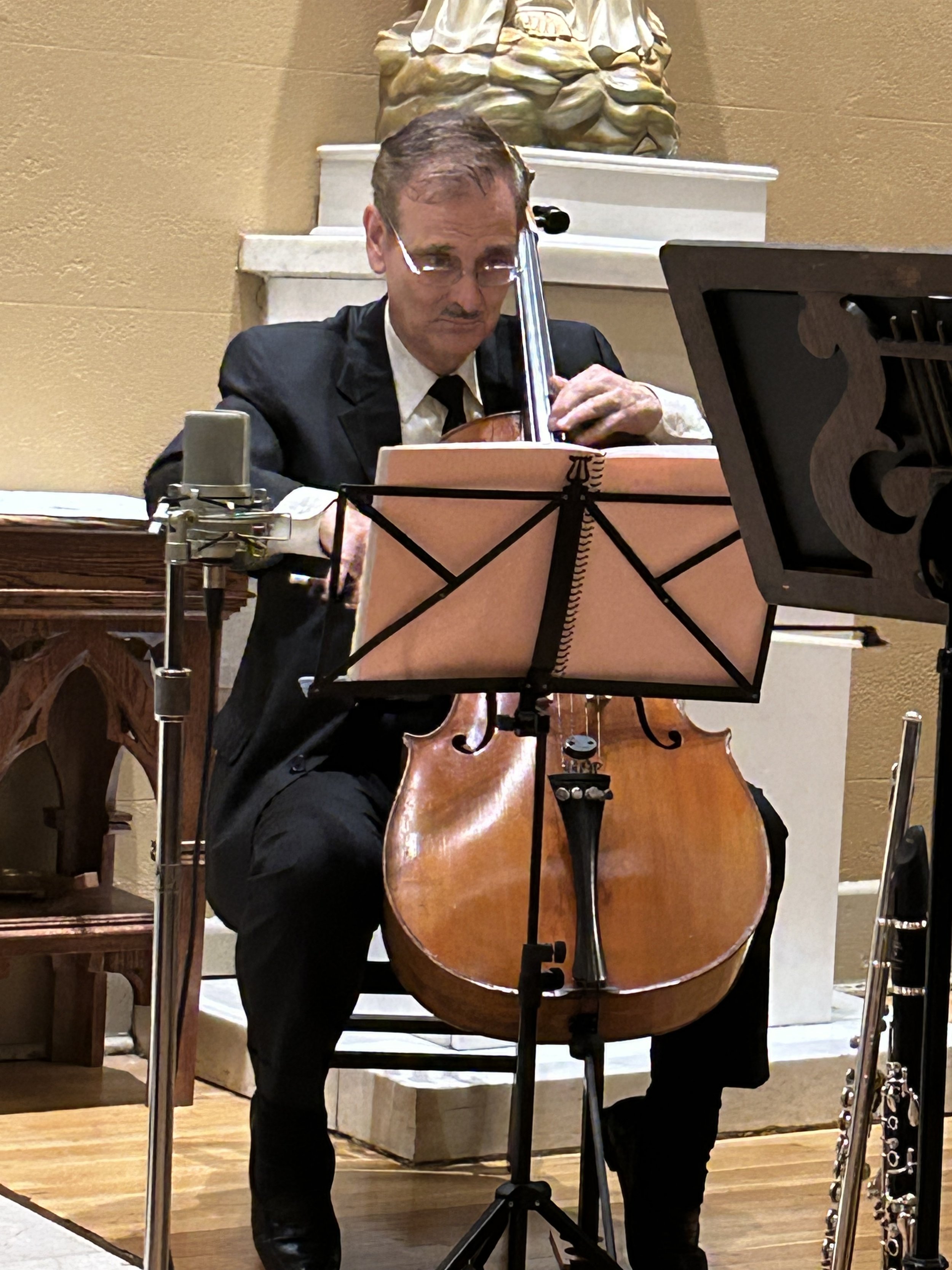 Cellist Russell Bartoli
