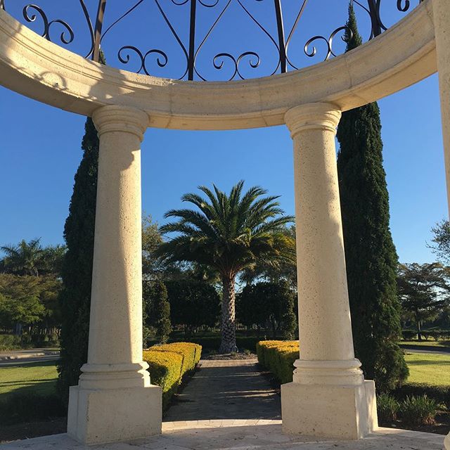 Last week started much better than this one...morning run through the gazebos in Naples--but let's face it 😎no matter where you are or who you are with, your environment is only a catalyst...motivation needs to come from within 💪🏻🏅🏵🏆goals are s