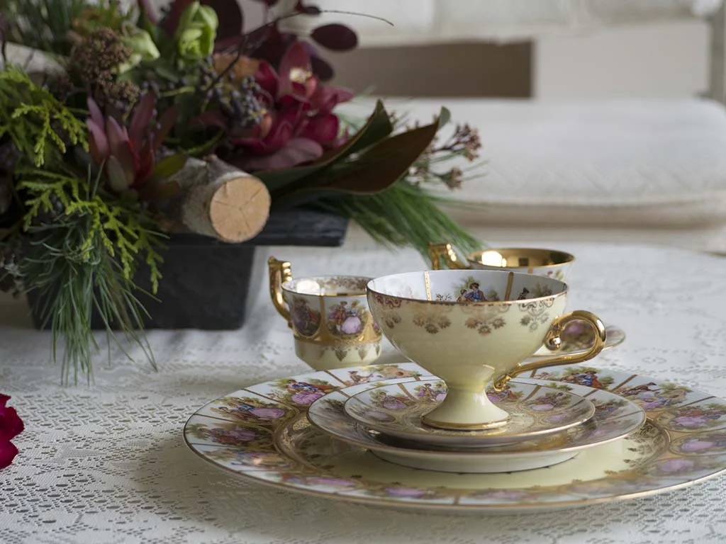 Rare Display of the Exquisite Fragonard Love Story Dishes