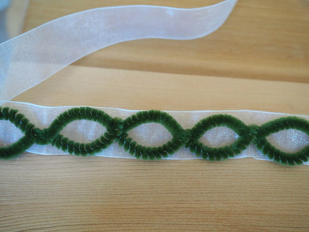 chenilleonribbon.jpg