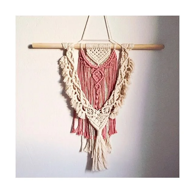 Bedroom vibes 🌸
⠀⠀⠀⠀⠀⠀⠀⠀⠀
My talented friend @emmajemmanen makes these beautiful macrame wall decors by hand and I just ordered a big piece from her for our bedroom wall.😍🙏
⠀⠀⠀⠀⠀⠀⠀⠀⠀
While I’m waiting for it I got this beauty to borrow - I l