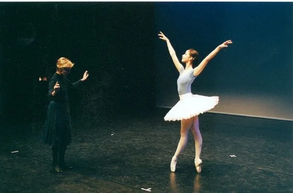 Coaching with Antoinette Sibley, Royal Ballet School, 2003. Photo by Johan Persson