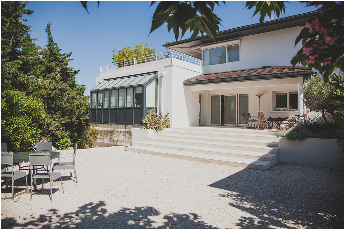 villa-entree-exterieur.jpg