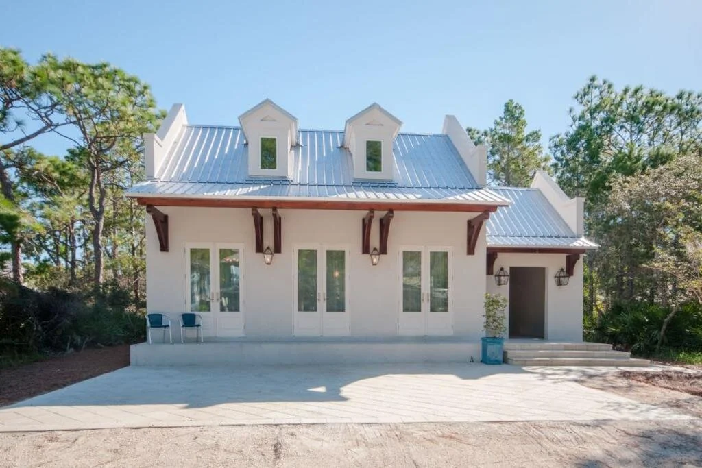 Winters ResidenceThis design was strongly influenced by the Creole homes of New Orleans. The house is centered around an enclosed courtyard with all the principle rooms having access from the ground floor