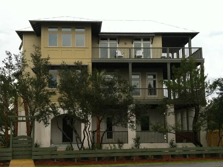McCarthy ResidenceThis residence on Gulfview Heights Street includes a view facing the Gulf of Mexico and beach access at the end of the street. The home is organized principally with this view in mind