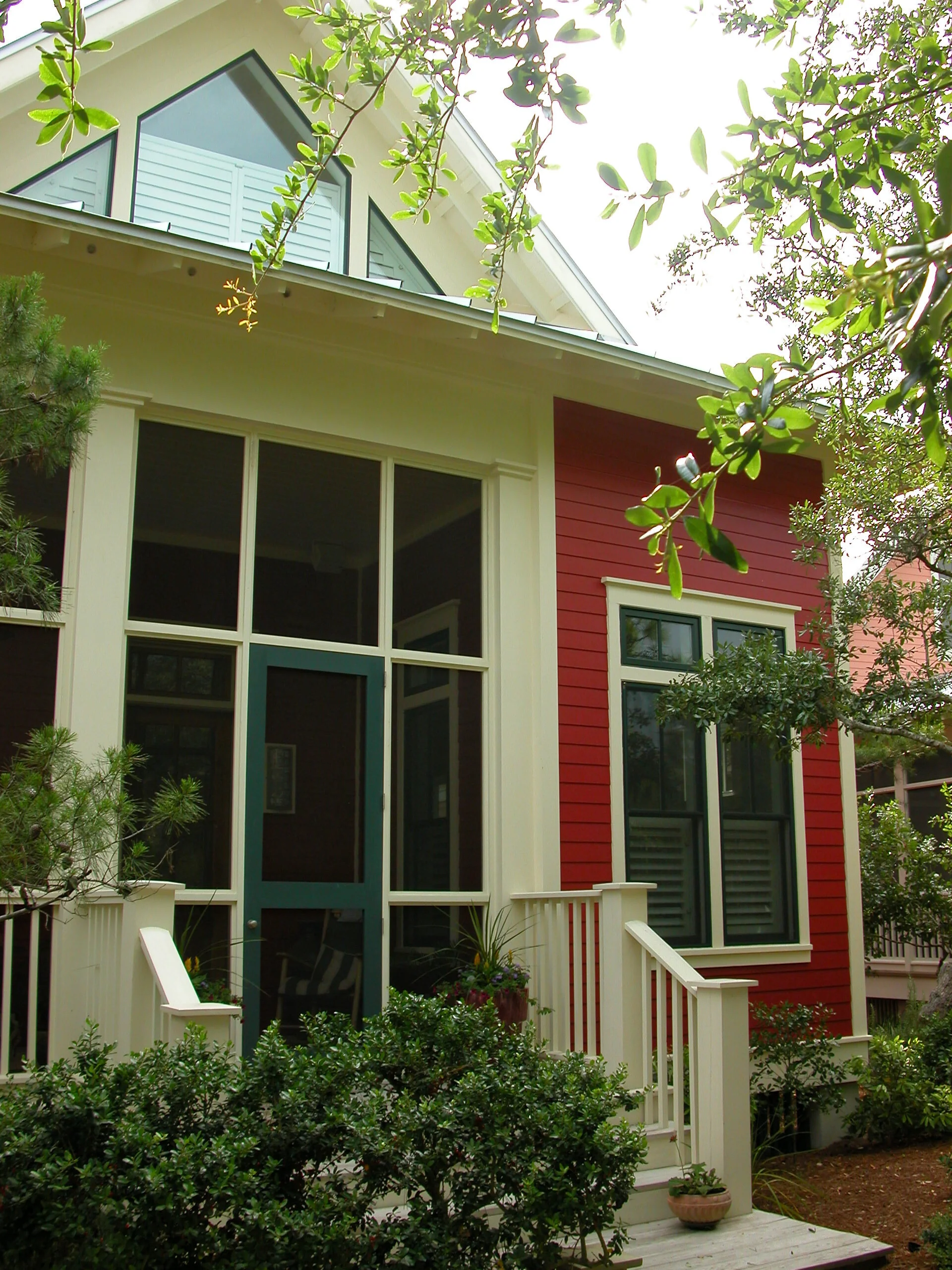 Lot 6, Rose Garden MewsThis residence is located on a small lot fronting Watercolor's Rose Garden Mews. Exceptionally tall ceilings highlight the ground floor while the second-floor rooms are tucked under sloping ceilings within the roofline creatin…