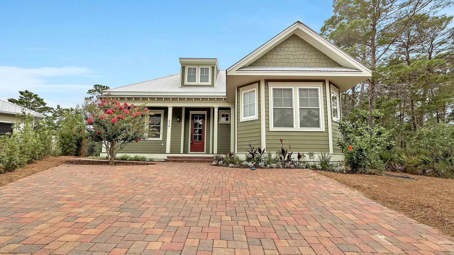 Callahan ResidenceThis  design was inspired by a common Queen Anne style of homes found in the  historic districts of North Florida railroad towns featuring a large  hipped roof with a prominent front-facing gable side wing