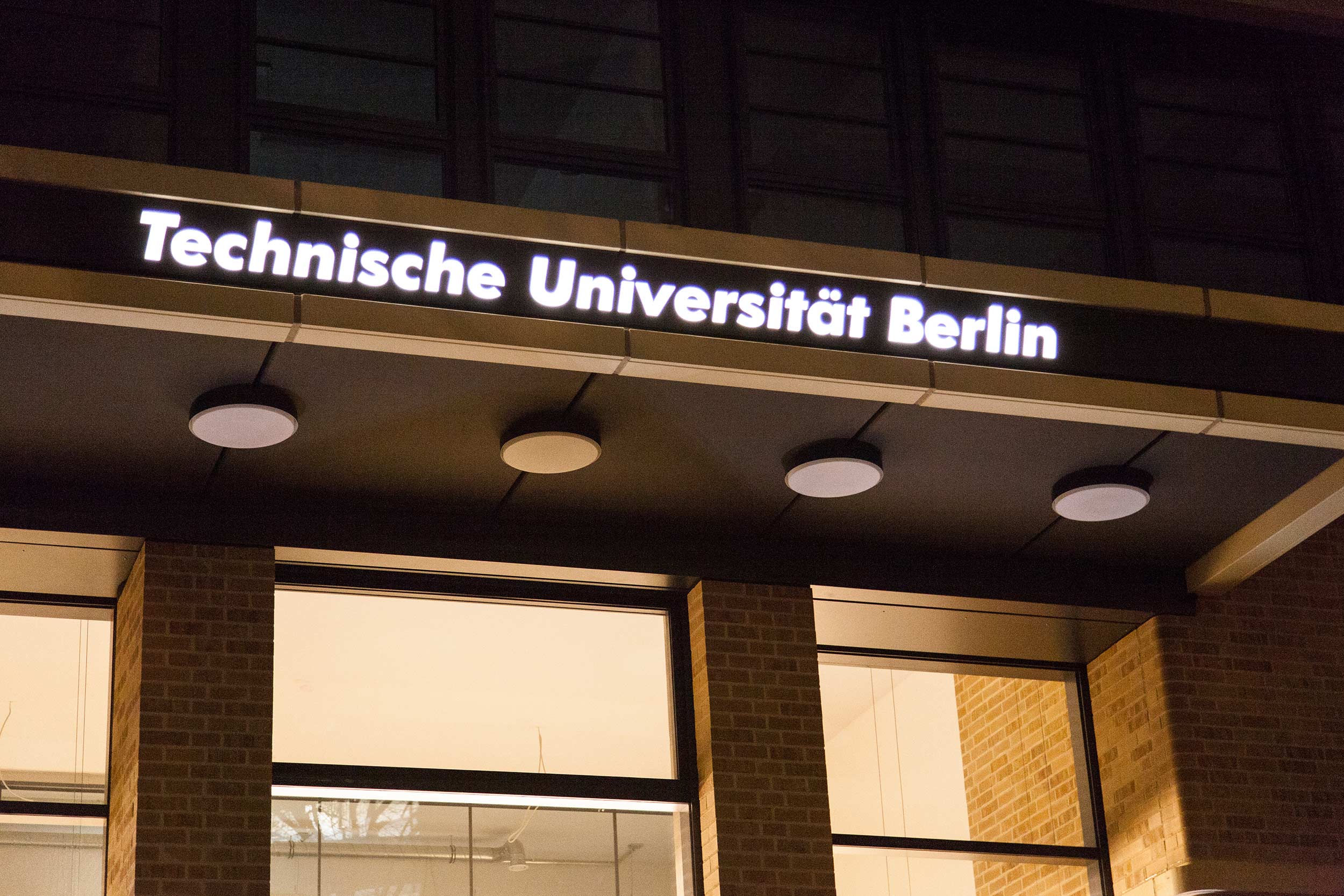 32 Technische Universität Berlin Marchstrasse.jpg