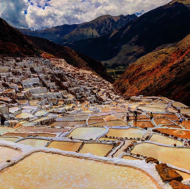 Visit one the most beautiful places on the sacred valley.... salineras a unique place #alwaystraveling #viajes #instatraveling #machupicchu #instapic #cusco #southamerica #peru #igersperu