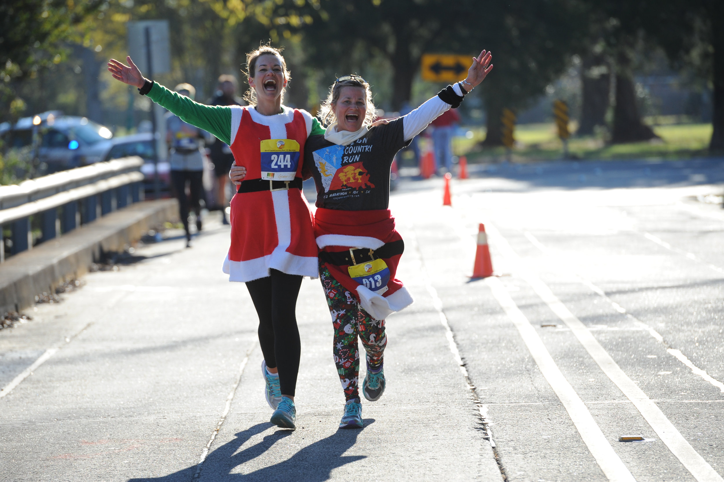 happy-santa-ladies.jpg