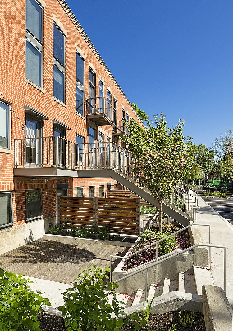 Courtyard_Grassl-web.jpg