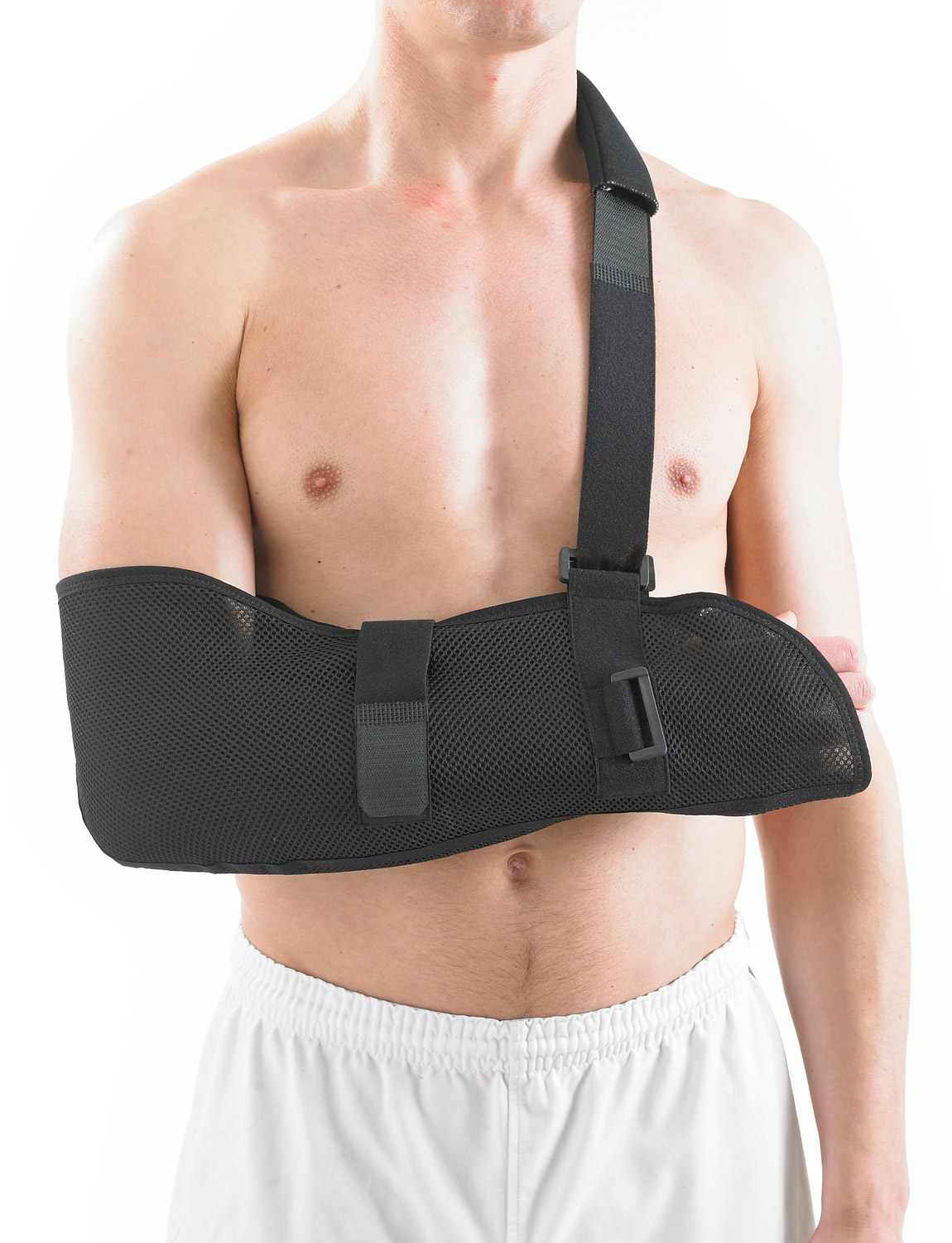997 - AIRFLOW BREATHABLE ARM SLING constructed from breathable fabric for maximum comfort and control. It can be used for right or left arm/shoulder injuries and works by helping immobilize the shoulder and collar bone joints to aid a comfortable healing position to allow joint and soft tissue recovery.
