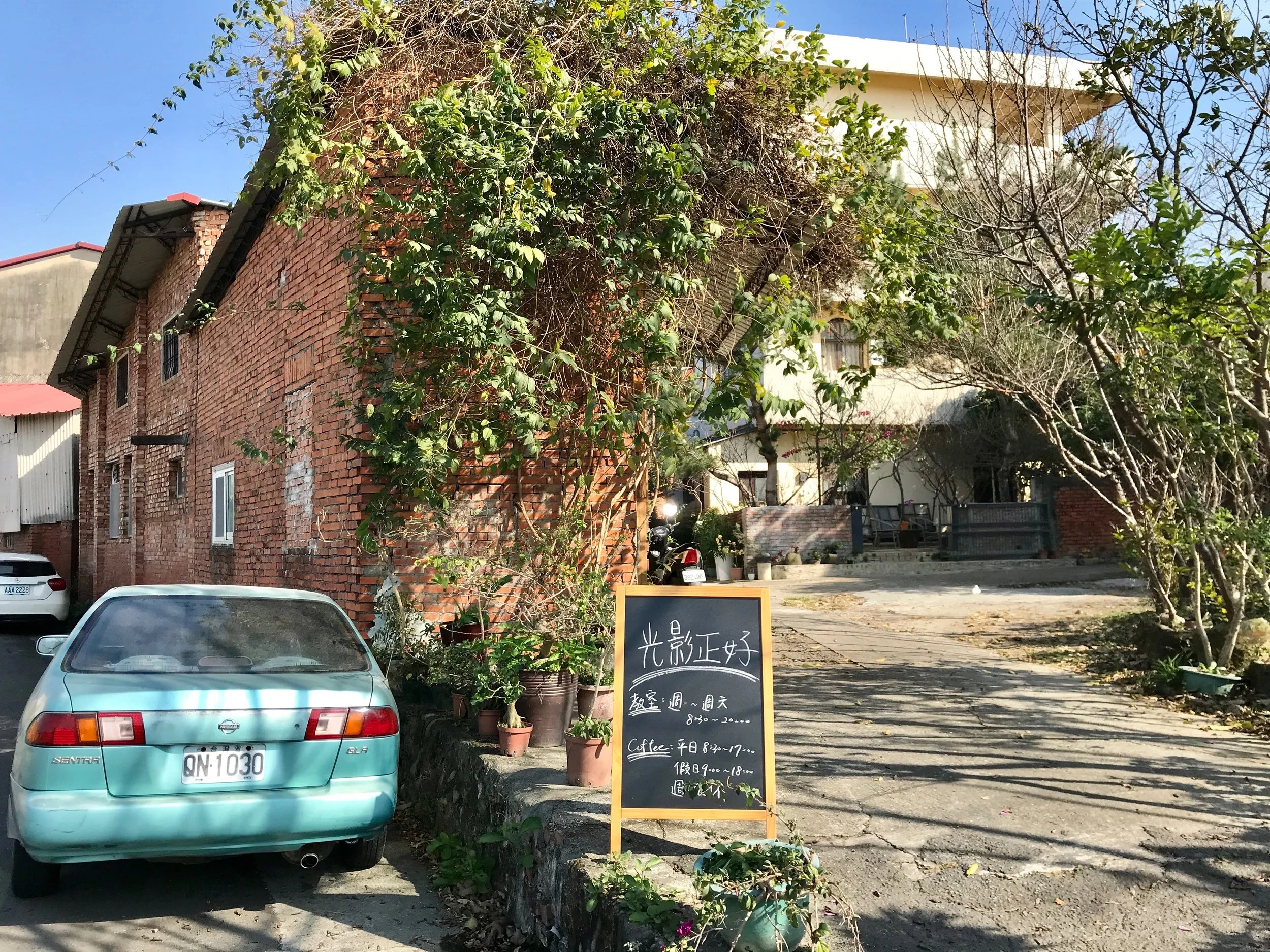 隱藏在南投草屯鄉間的紅磚房瑜伽教室「光影正好」