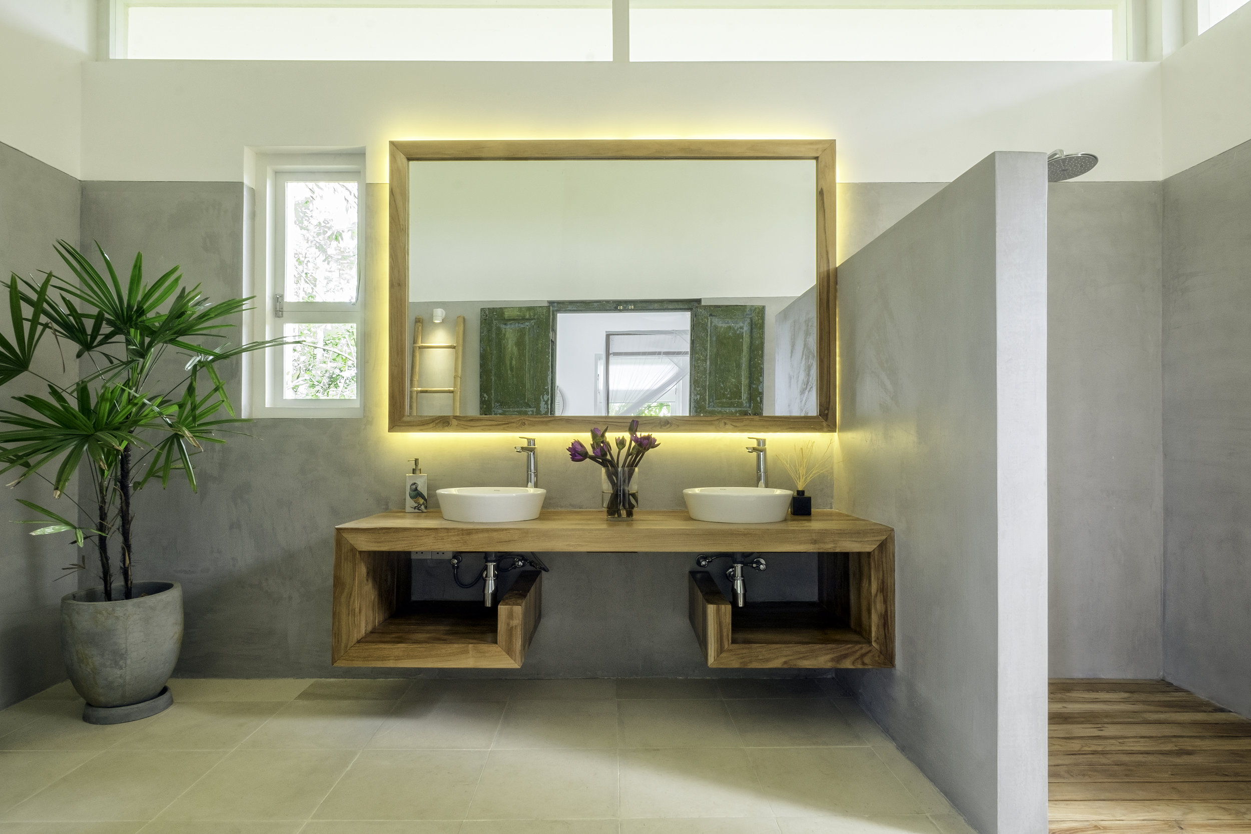 MAster ensuite, with indoor and outdoor shower and bath