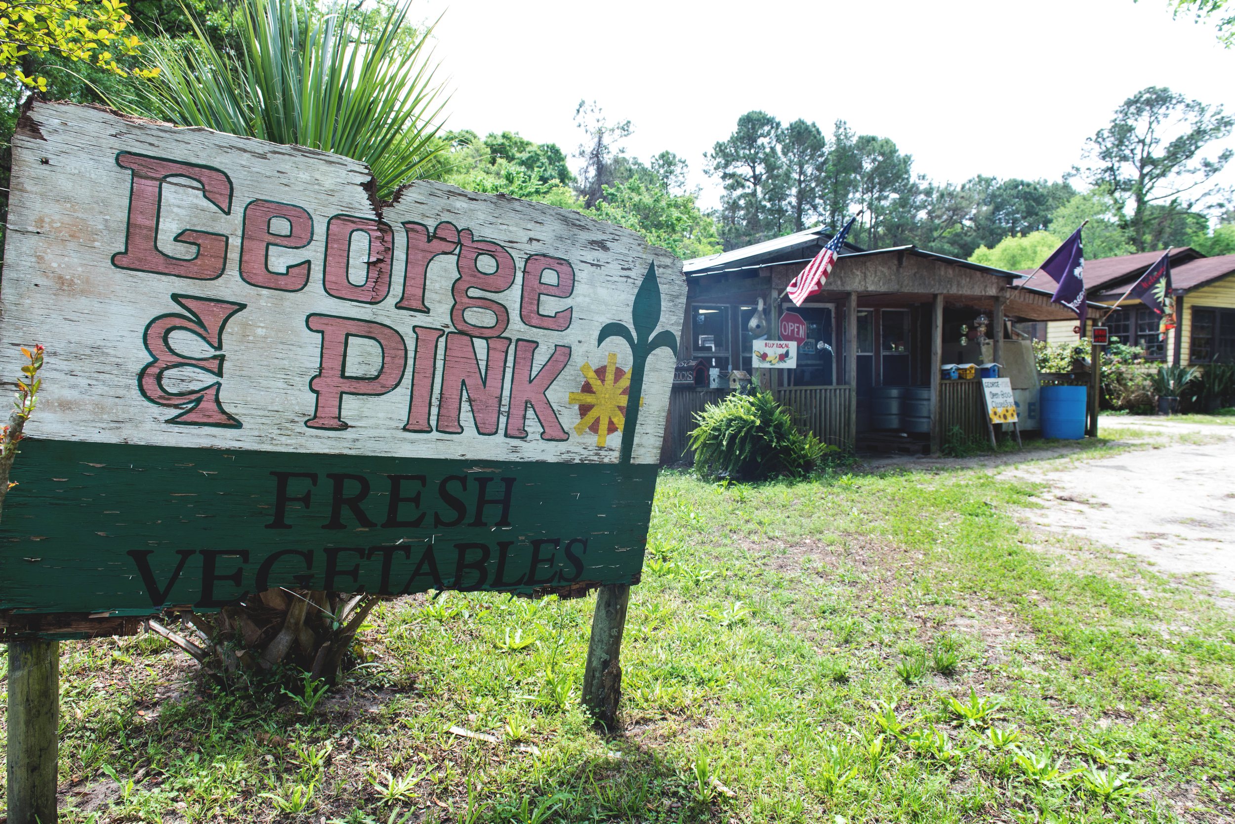 Sign and exterior of George & Pink’s on Edisto Island, SC.