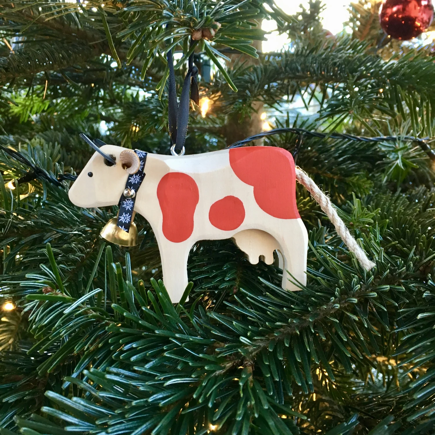 Wooden cow ornament — VACHEMENT SUISSE