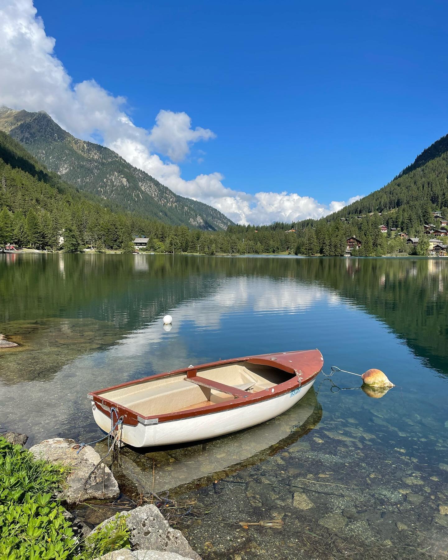 Quiet returns to Champex. 
.
.
.
.

#montagne #paysdustbernard #montblancexplorer #tourdumontblanc #tmb #valaisgravedansmoncoeur #switzerlandwonderland #alpinelakes #lasuisse #alpinevillage #mountaintown #lakesandmountains #alpineliving #mountainlife