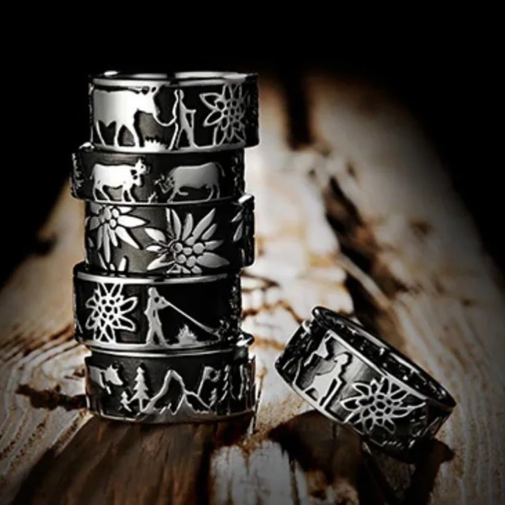 🇨🇭 For lovers of all things Swiss: ✨New designs and more sizes in stock!✨
.
.
.
.
#bijouxcreateur #creatricedebijoux #vachementsuisse #swissjewelry #swissfashion #jewelryjunkie #bague #bagues #giftsforher #shoplocalswitzerland #contemporaryjewelry 