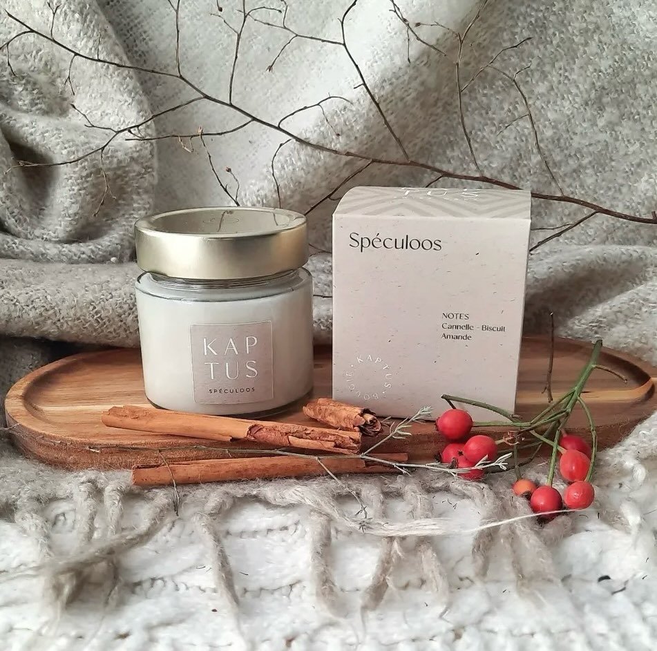 Great last minute gifts or a great way to add a touch of holidays to your home ✨ 
✨
New look and scents but same non toxic ingredients!
.
.
.
#christmascandle #christmascandles 
📸 @kaptusnature