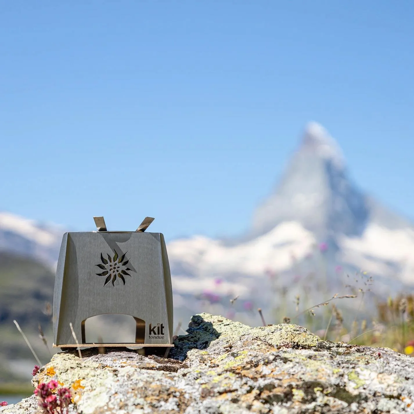 🫕 Enjoy your next fondue in your favorite outdoor spot! Portable fondue sets are now available - for 2 or 4 ! Bon appetit!! 🫕🏔️
.
.
.
.
#fondue #kitfondue #fondueset