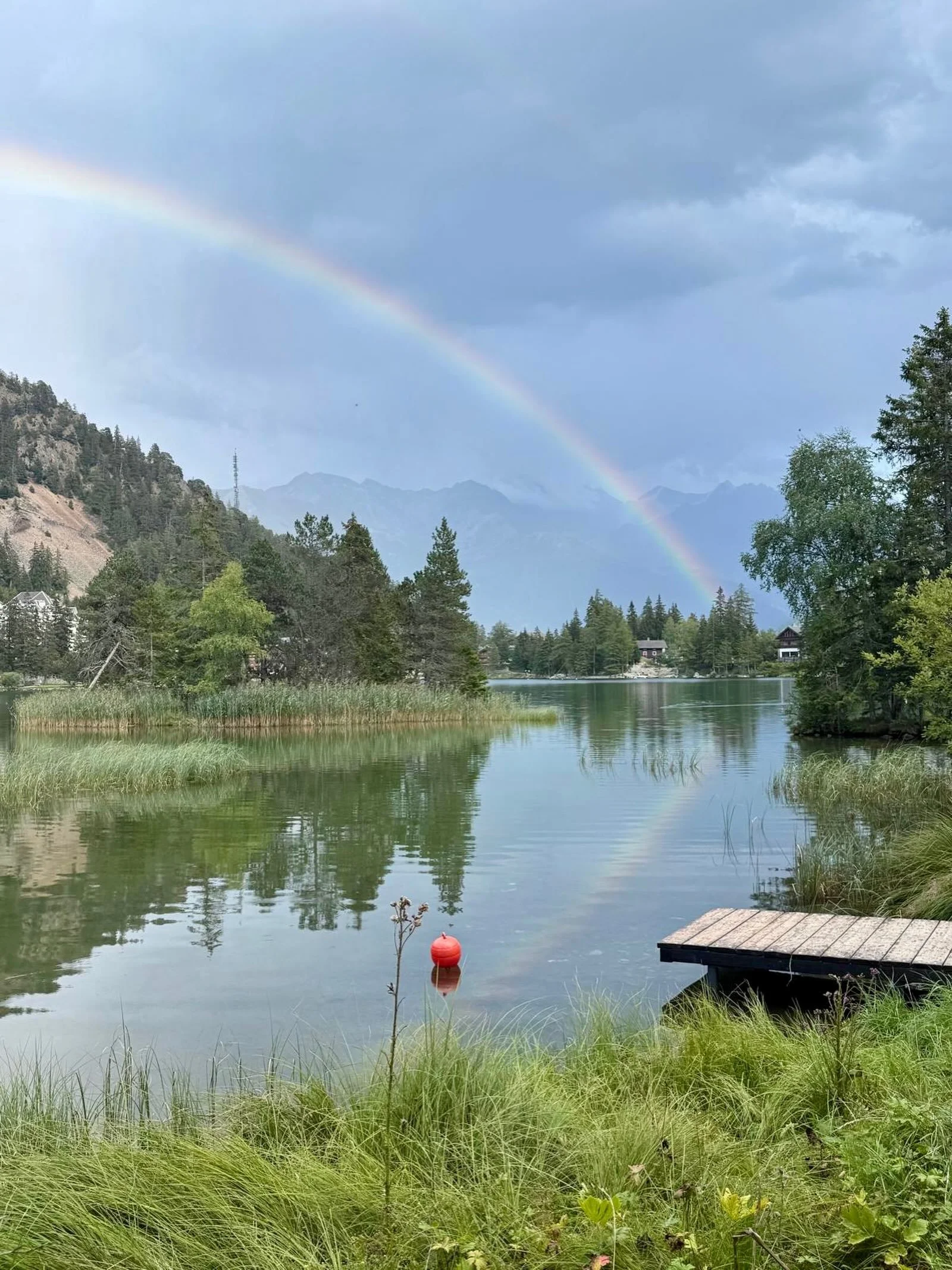 Somewhere over Champex-lac 🌈
.
.
.
#champex