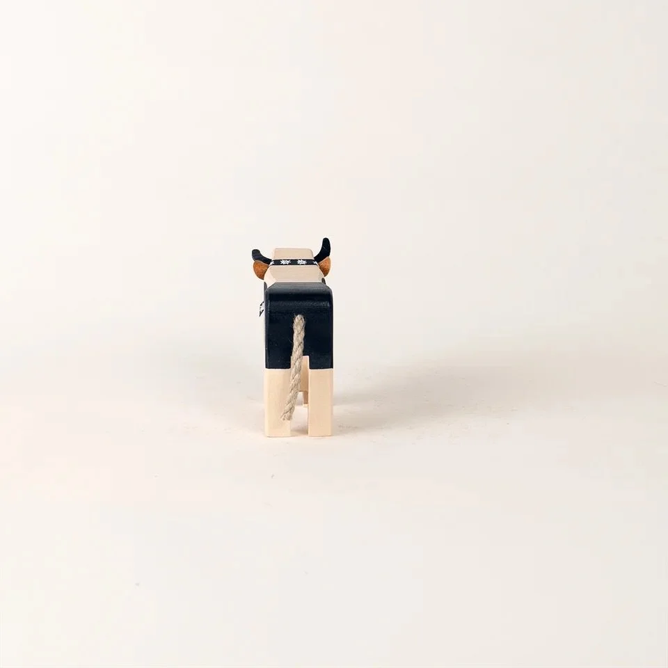 black couw small4.jpeg