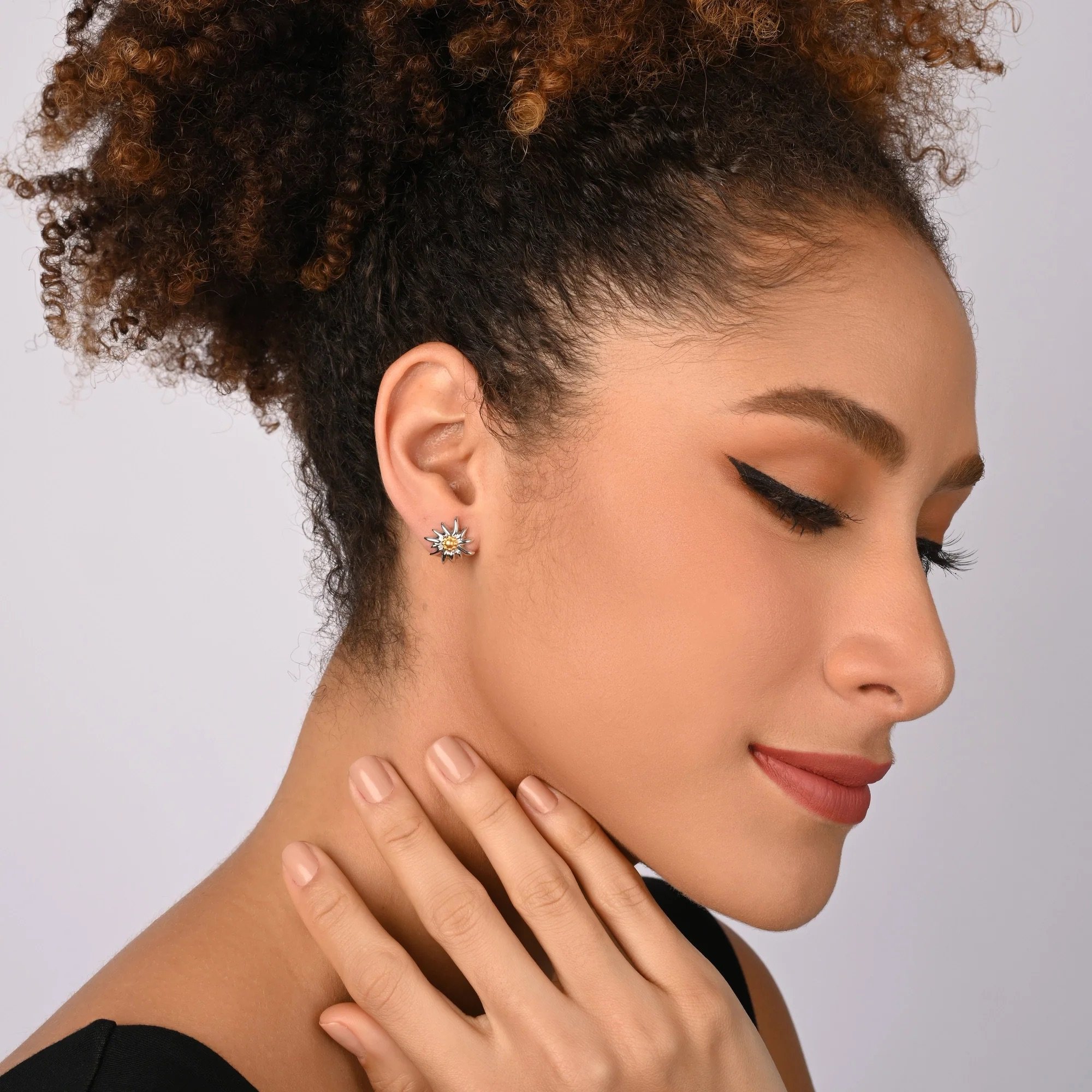 Edelweiss stud earrings Medium.jpeg