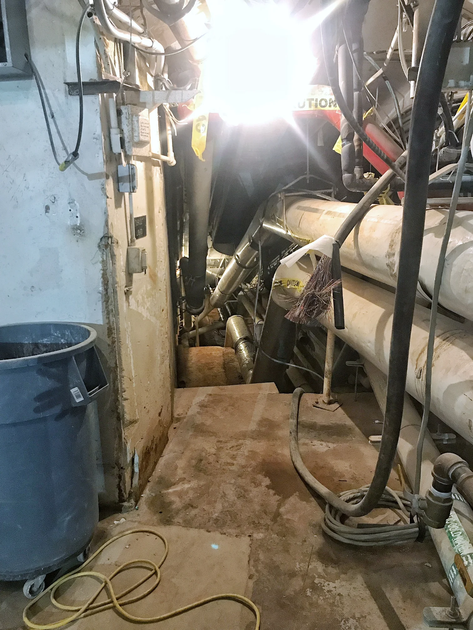 These pipes carry steam from geothermal wells near the Attorney General's building up to the Capitol to heat the building. (Yes, my fellow "The West Wing" fans - this is our very own "steam pipe trunk distribution venue." I can hear Ainsley's voice already...)