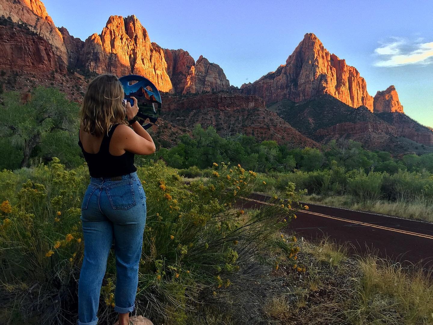 Hard to believe two friggin years ago I was living and painting in Zion as the artist in residence!! 
📍Southern Paiute and Pueblos Land 🌞🏜🌾 #AIR #ArtsInTheParks