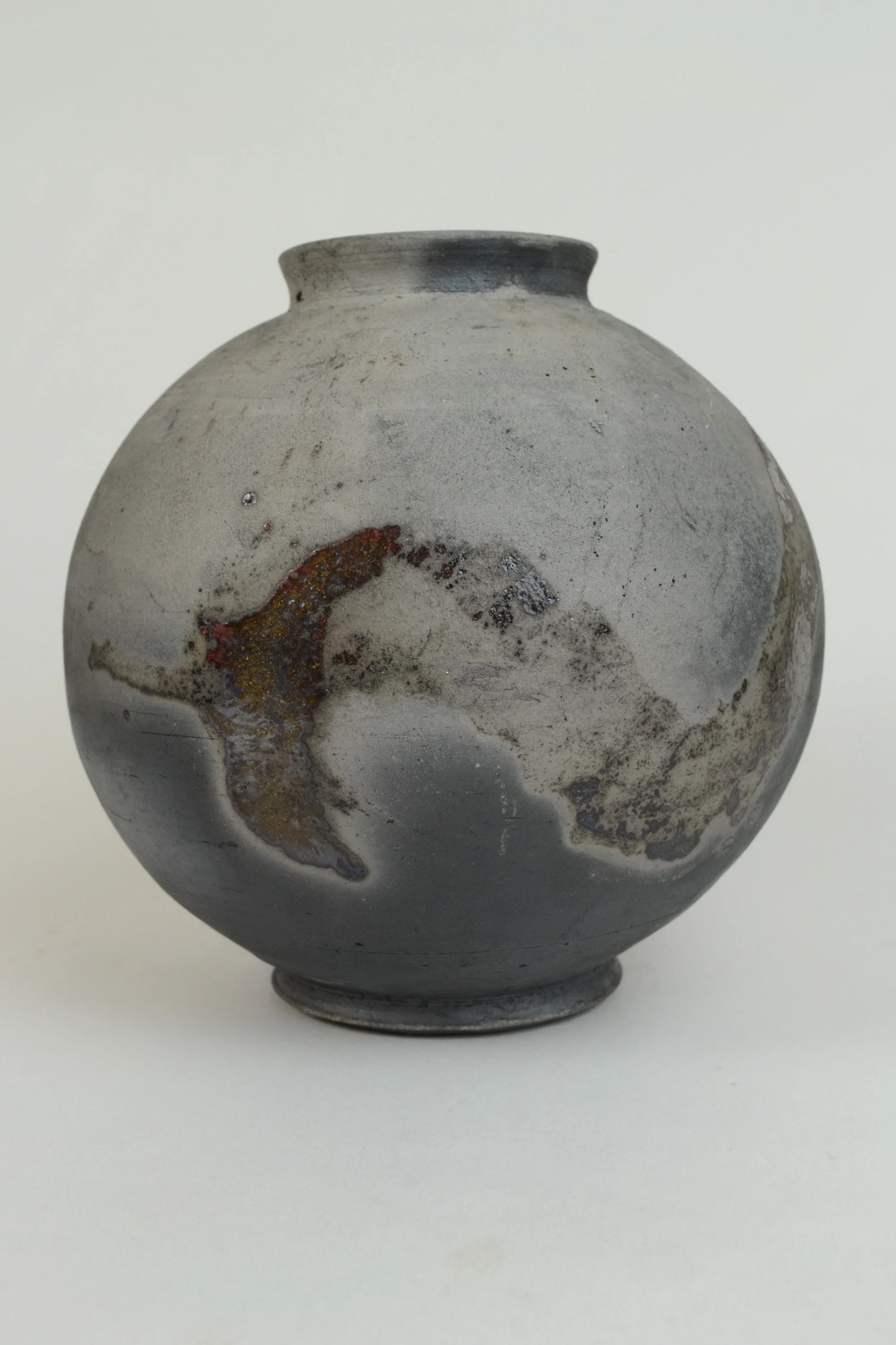 blackware moon jar 6.jpg
