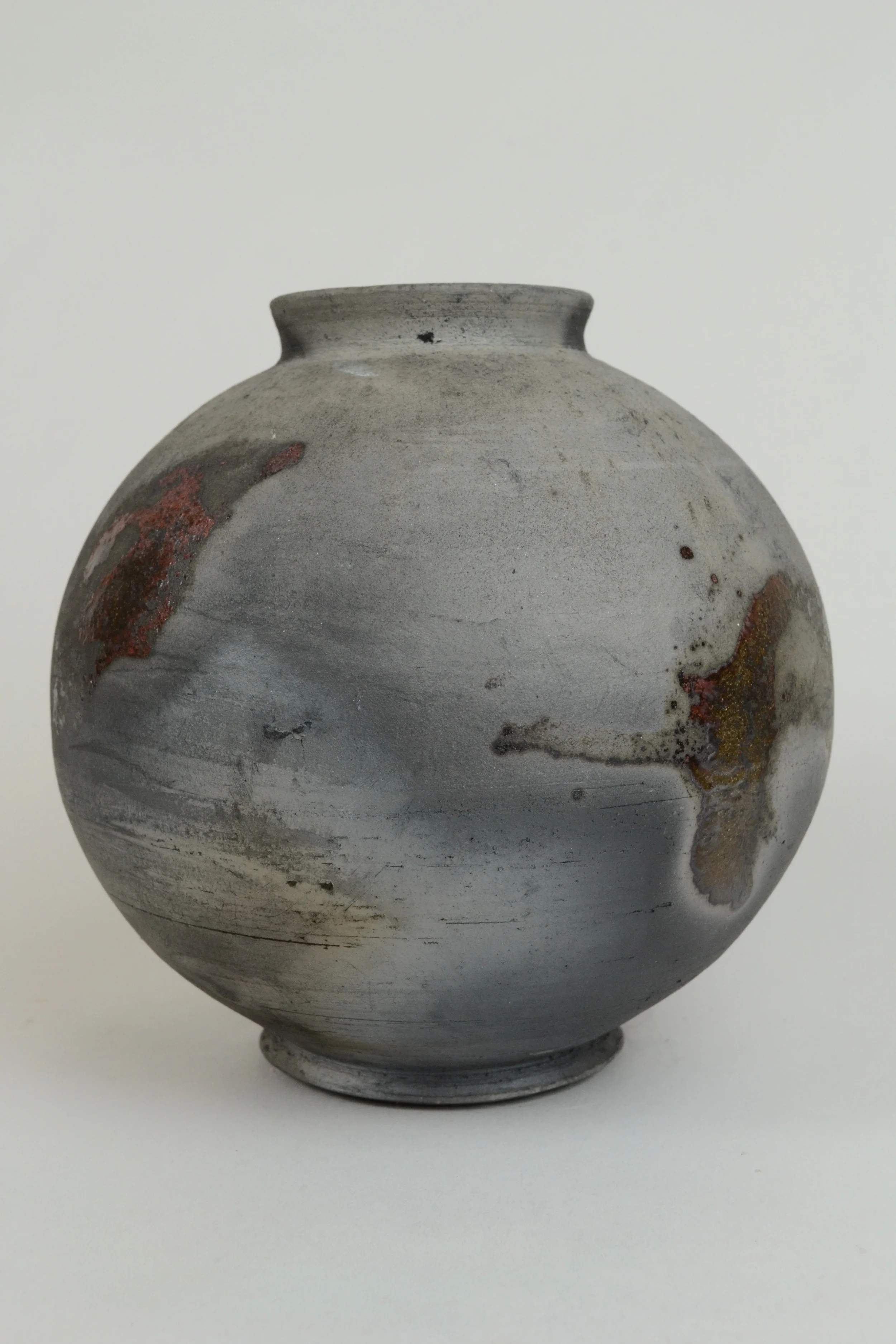 blackware moon jar 5.jpg