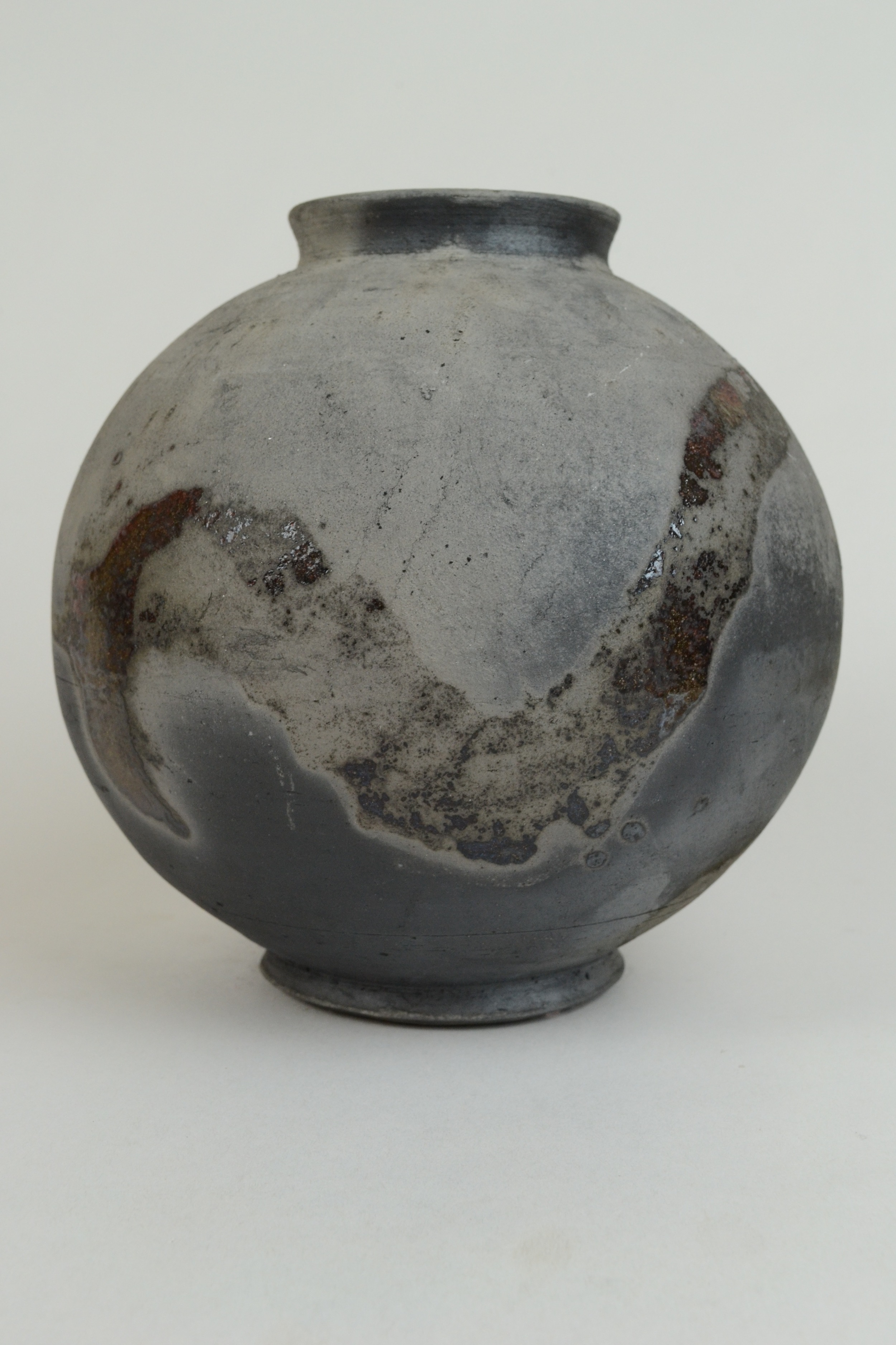 blackware moon jar 7.jpg