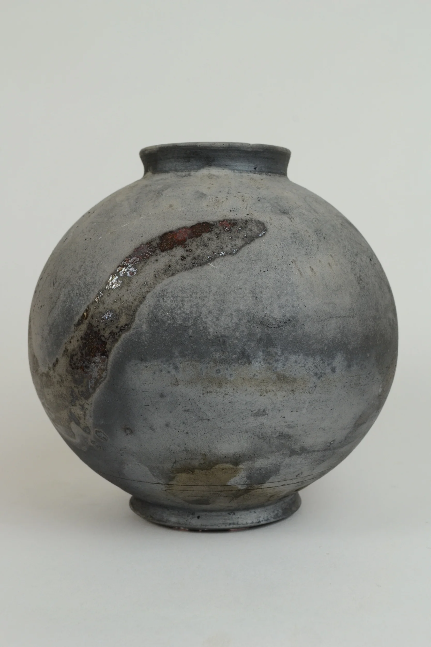 blackware moon jar 2.jpg