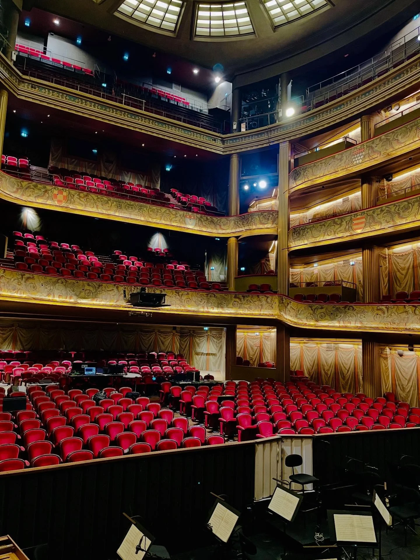 A wonderful week at the @operanationalducapitole for Don Giovanni directed by @agnesjaoui and conducted by @riccardobisatti 

Performances continue until November 30!

*** 
Belle semaine &agrave; l&rsquo;Op&eacute;ra national du Capitole de Toulouse 