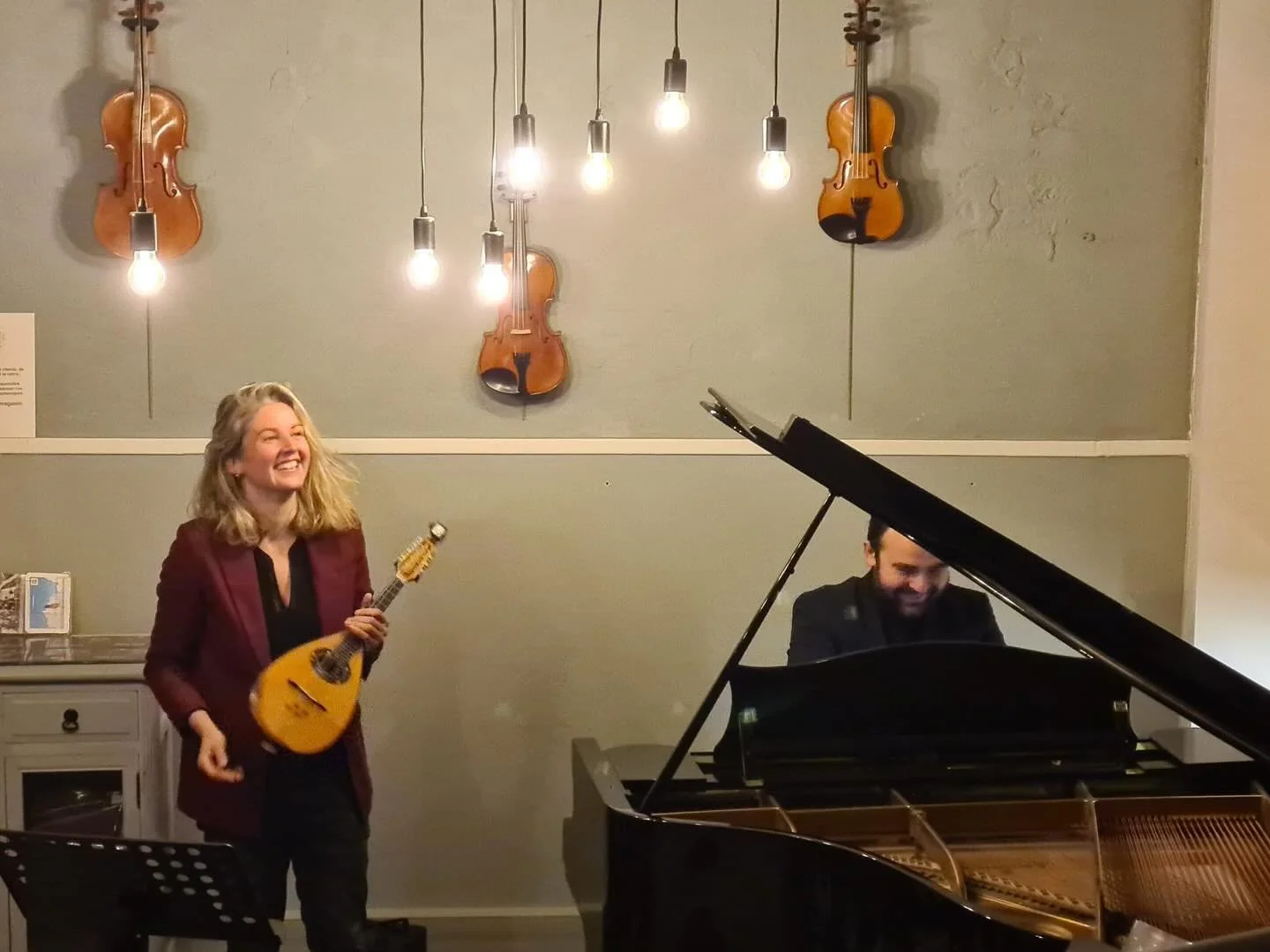 A wonderful time spent with @avnjel_laska at this concert at @le.croquenotes 🔥
Thanks to the whole team for their warm welcome.

Un beau moment pass&eacute; avec Avjnel Laska pour ce concert au Croquenotes.
Merci &agrave; toute l&rsquo;&eacute;quipe