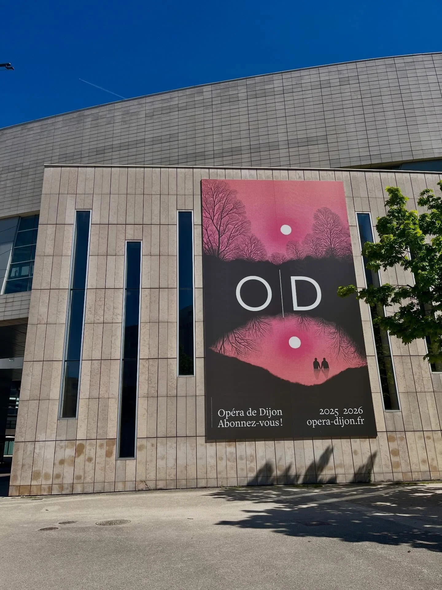 Don Giovanni &agrave; l&rsquo; @operadijon avec la mise en sc&egrave;ne d&rsquo;@agnesjaoui et une superbe &eacute;quipe !

***
Don Giovanni in Dijon, directed by Agn&egrave;s Jaoui and featuring a fantastic cast and crew!

#opera #mozart #dongiovann