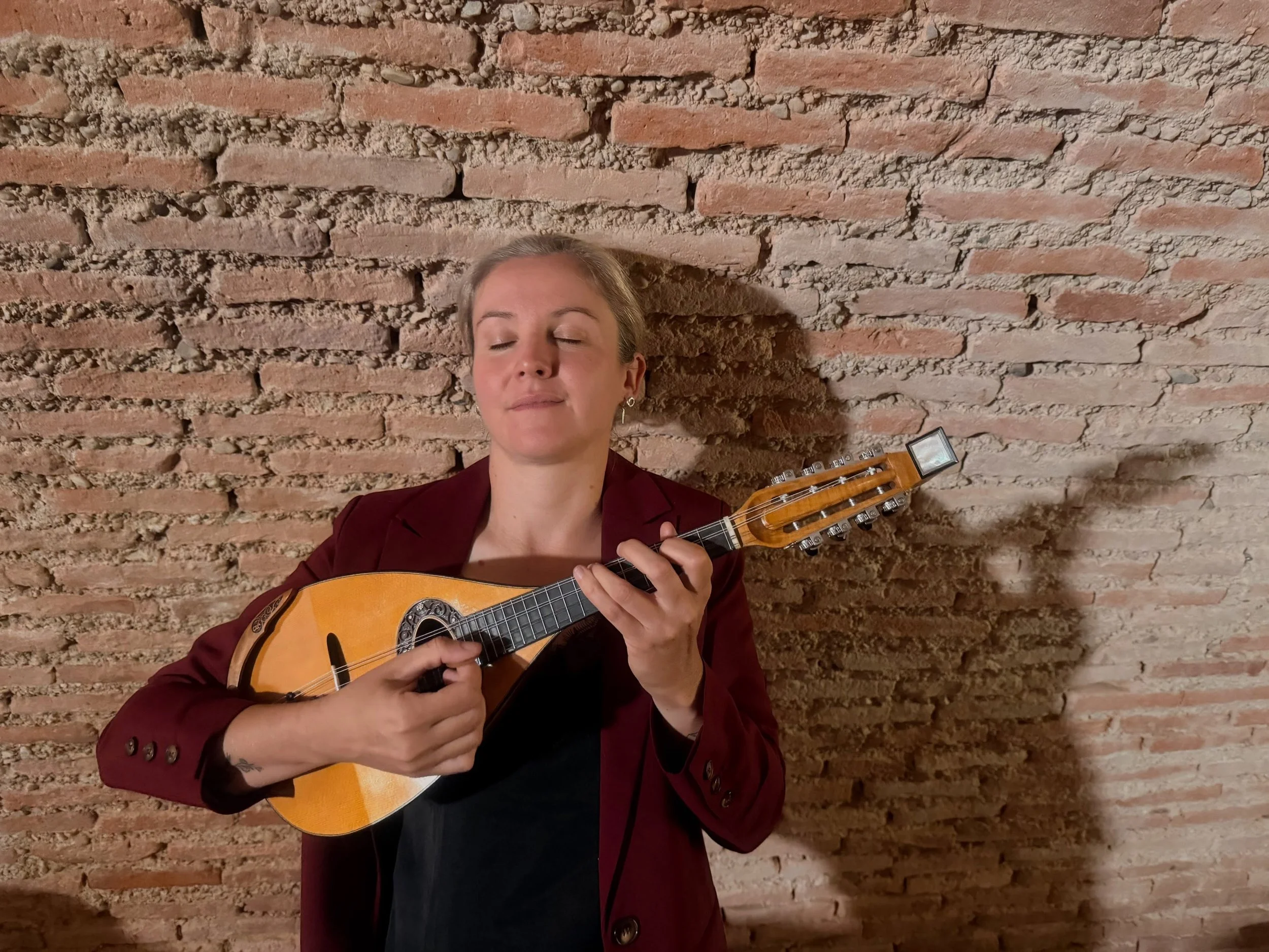 Shifted ⇧ | Dans l&rsquo;intimit&eacute; de la Chaconne - Bach

✧ ✧ ✧ ✧ ✧
Shifted ⇧ | In the Intimacy of the Chaconne - Bach

#concert #livemusic #solo #mandolin #Shifted⇧