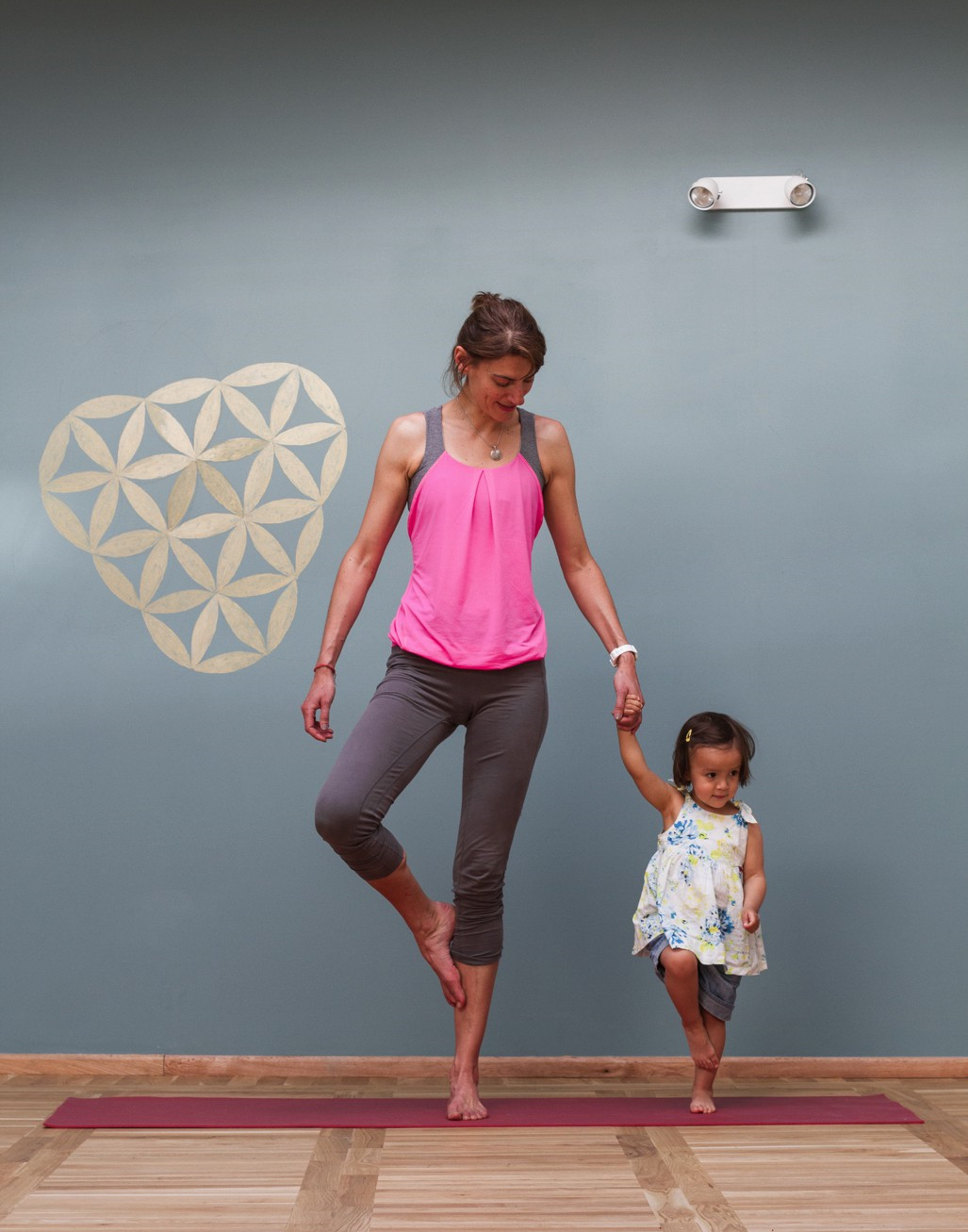 Julie Van Brabant Mobile : +32 (0) 495 366 172 Email : yoga@santosha.be