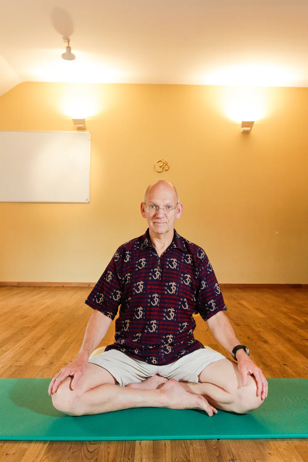 Thierry Van Brabant Tél. : +32 (0) 10 81 40 70 Email : yoga@santosha.be