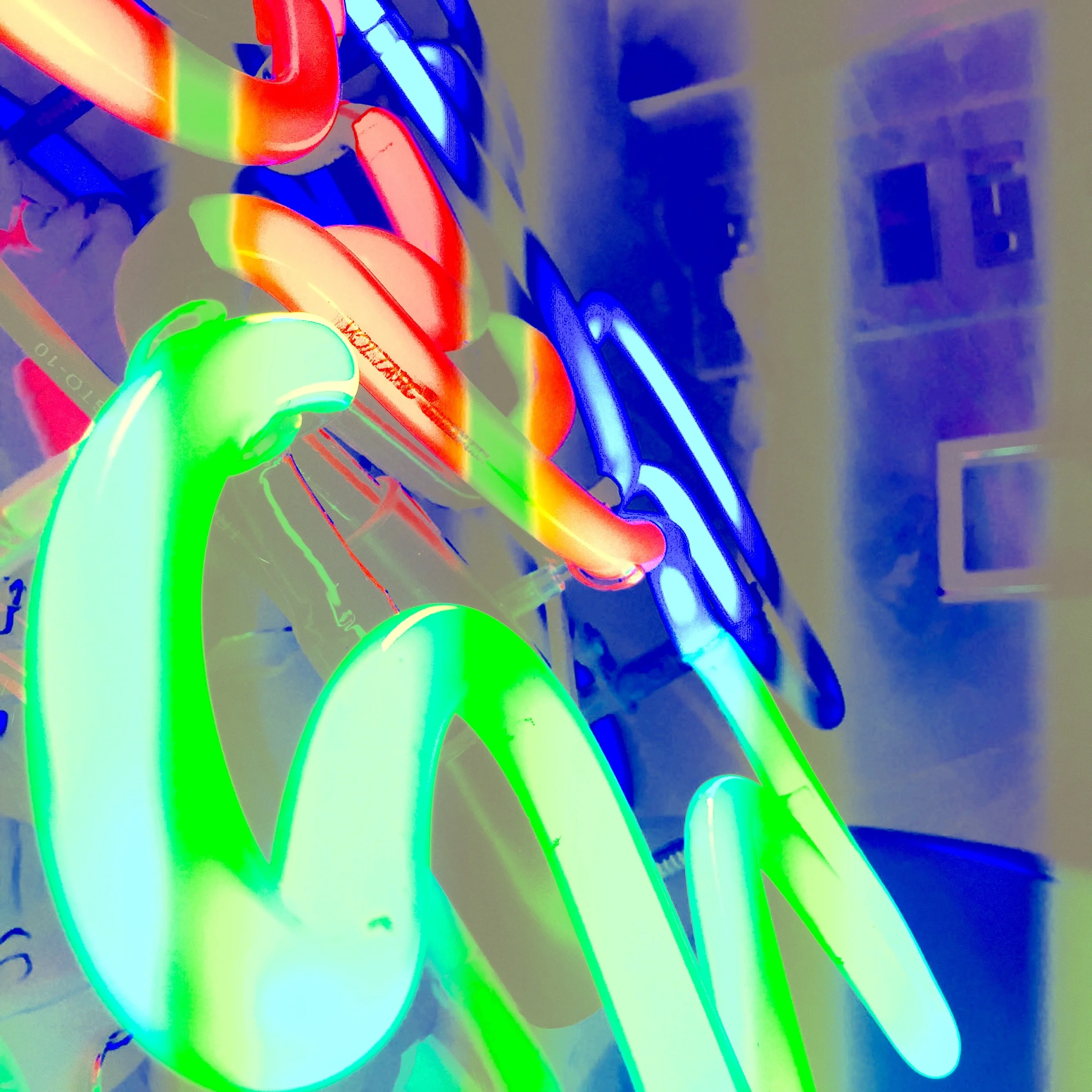 NEON IN THE ALLEY (30x30)