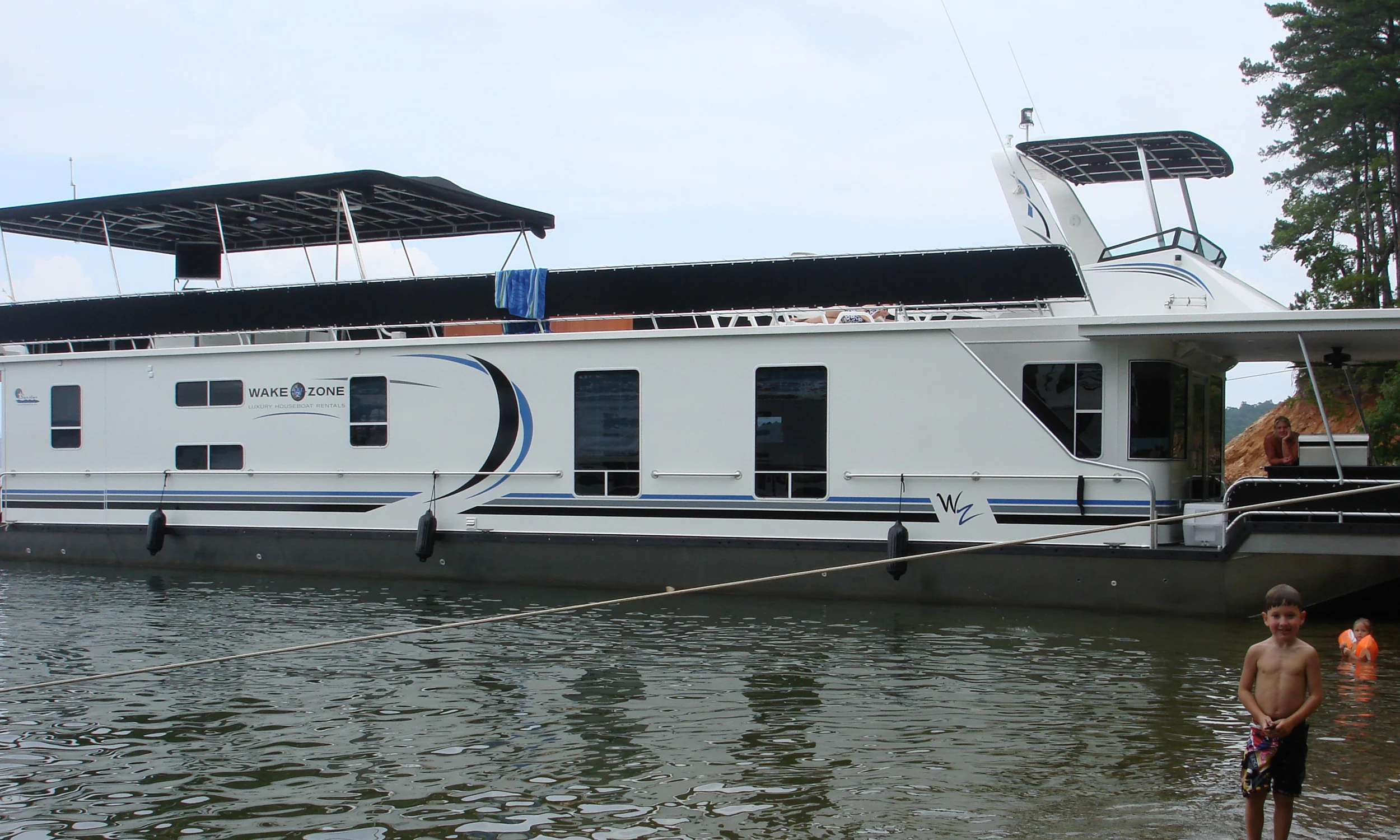 Wake Zone Luxury Houseboat Rentals on Lake Ouachita