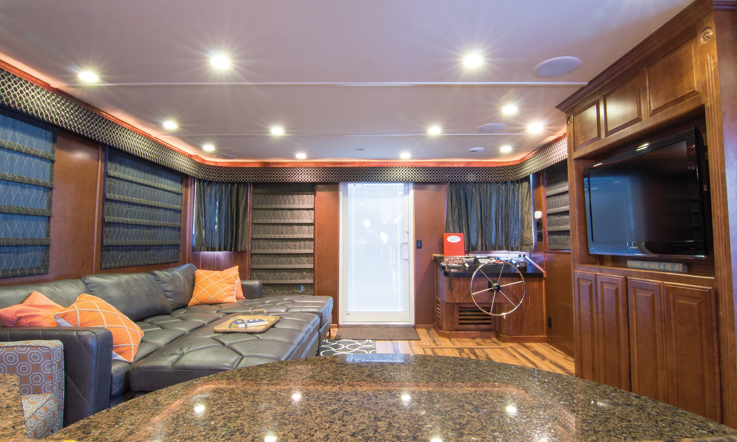 Shirley-Ann-Houseboat-Interior-4