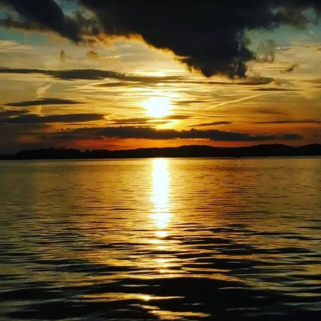 Wake Zone Luxury Houseboat Rentals on Lake Ouachita