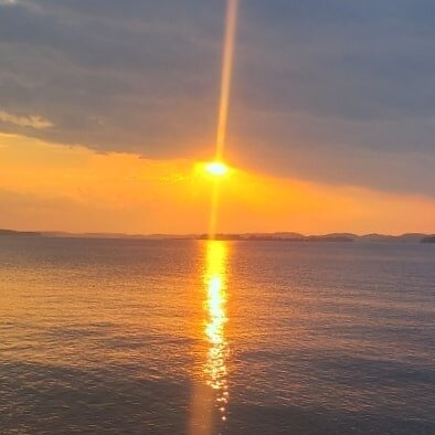 Gorgeous sunset this evening! Photo credit: Captain @fikeschris 
#wakezonehouseboats #lakeouachita #arkansas